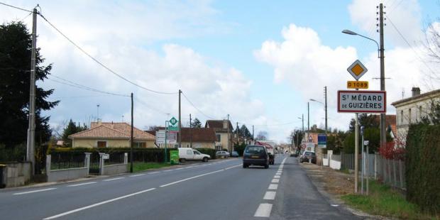 Le village-rue s'étire sans développer d'espace public - Saint-Médard-de-Guizières