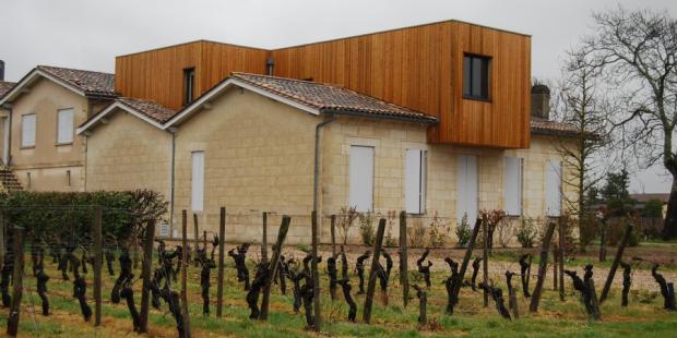 Extension contemporaine de chais viticole à Pomerol 