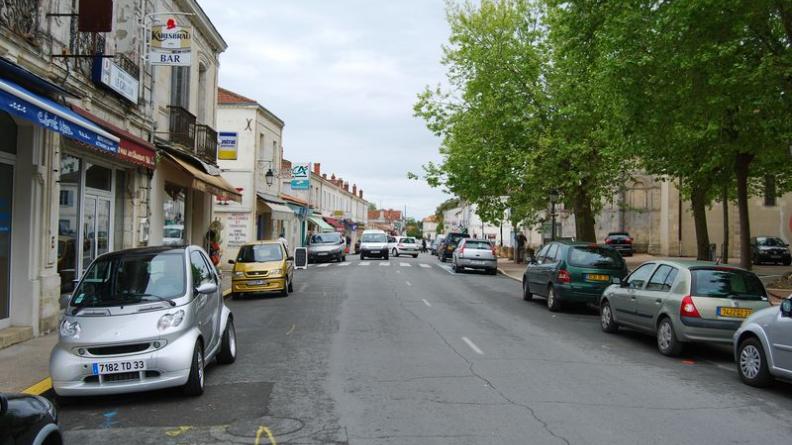 Le centre du bourg, bien constitué, semble très vivant - Saint-Vivien-de-Médoc