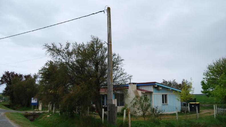 Quelques habitations occupent une position très sensible, juste en retrait de la digue - Saint-Vivien-de-Médoc