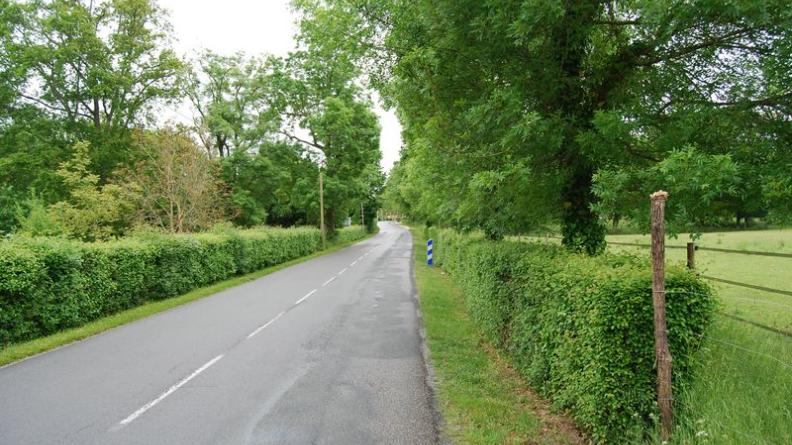 Les haies restent aussi présentes à l'approche des bourgs - Lesparre-Médoc
