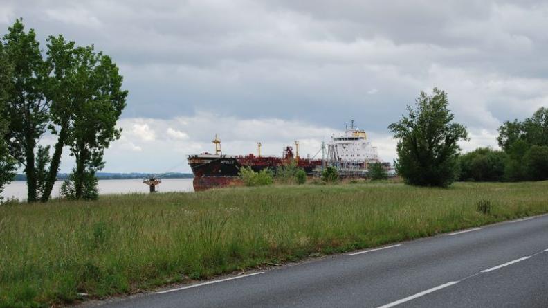 Les gros porteurs rappellent le rôle premier de l'estuaire en termes de transports - Saint-Estèphe