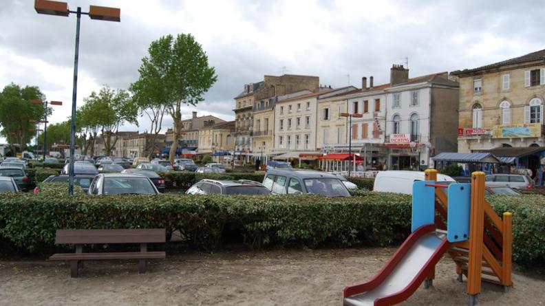 Les quais de Pauillac, aujourd'hui occupés en grande partie par les voitures, méritent un réaménagement