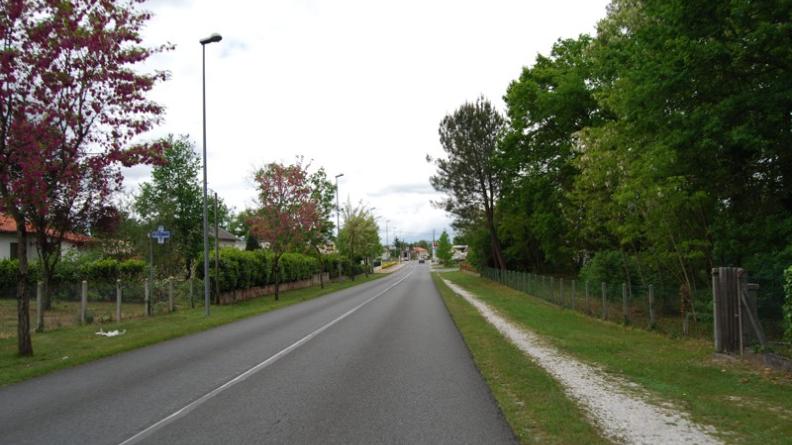 Extension pavillonnaire de Saint-Laurent-de-Médoc vers le sud, au fil de la RD1E8