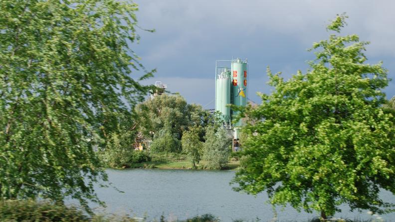 Etang et équipements industriels à inscrire dans le paysage des marais - Blanquefort