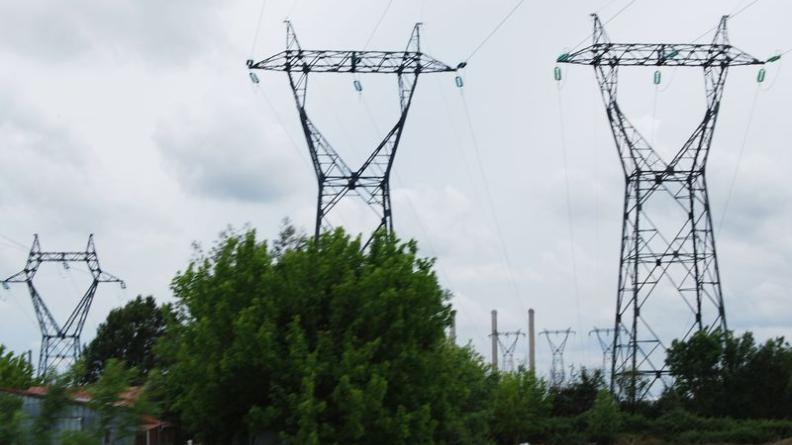 Les lignes à haute tension marquent autant les espaces agricoles ouverts que les bocages - Ambès