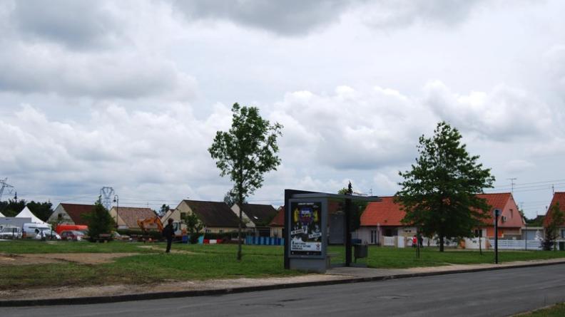 Bâti pavillonnaire et espace public sans qualités en bordure nord d'Ambès