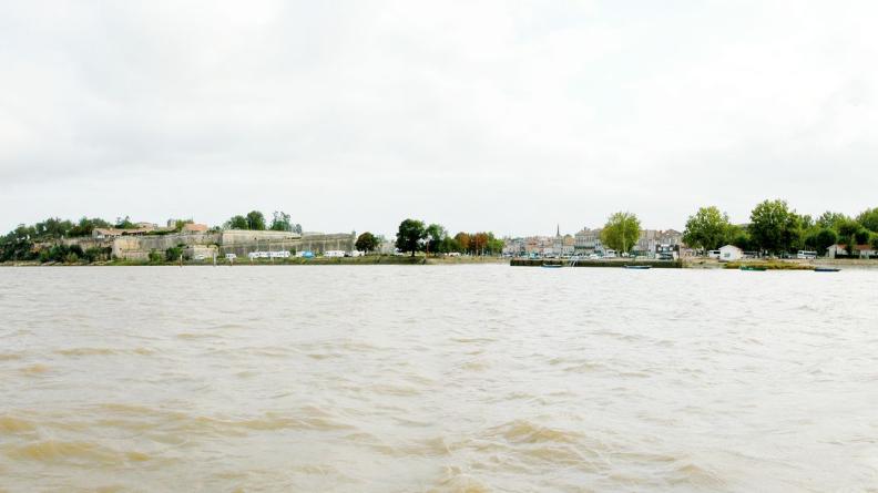 La citadelle et le port de Blaye