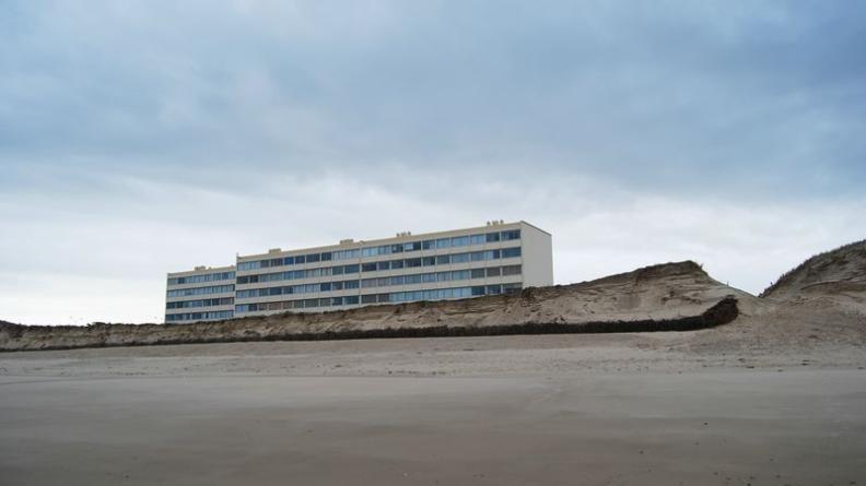 'Le Signal' est aujourd'hui fortement menacé par l'érosion côtière - Soulac-sur-Mer5-005 - Le casino face à l'océan - Soulac-sur-Mer