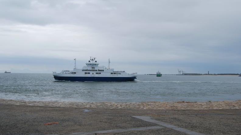 Le bac reste le seul moyen de franchir l'estuaire - Le Verdon-sur-Mer