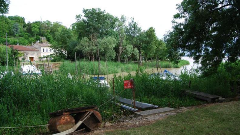 Les ports dessinent de petits espaces intimes et agréables - Villeneuve