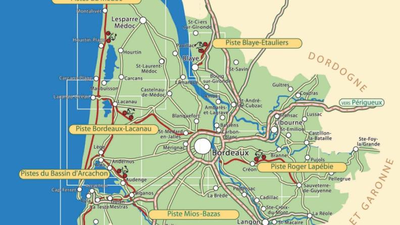La politique départementale de création d'un réseau complet de pistes cyclables offre à la fois une infrastructure de loisirs et de tourisme à grande échelle, et des liaisons douces utilisables localement pour les déplacements quotidiens. La reconversion d'anciennes voies ferrées permet de minimiser les impacts sur l'environnement tout en optimisant le confort des usagers (circuits nivelés).