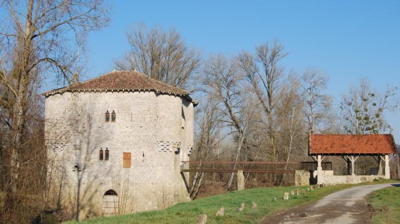 Moulin fortifié de Bagas, sur le Dropt