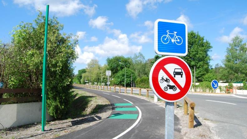 Les pistes en milieu urbain complètent le réseau et facilitent les déplacements quotidiens - Marcheprime