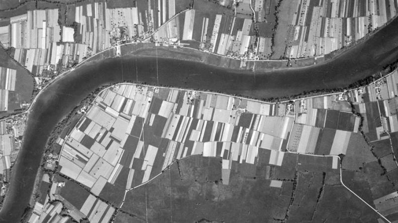 Sainte-Terre en 1950, de nombreuses prairies apparaissent, au long des cours d'eau où dans les parties basses de la vallée, plus humides (le bourrelet alluvionnaire en rive gauche de la Dordogne forme un terrain plus élevé et est donc cultivé)