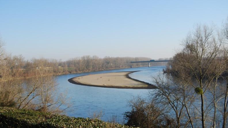 Une île est réapparue sur le méandre en amont de La Réole