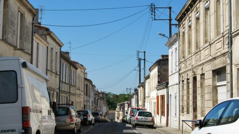 Les réseaux aériens encombrent le ciel de Lormont