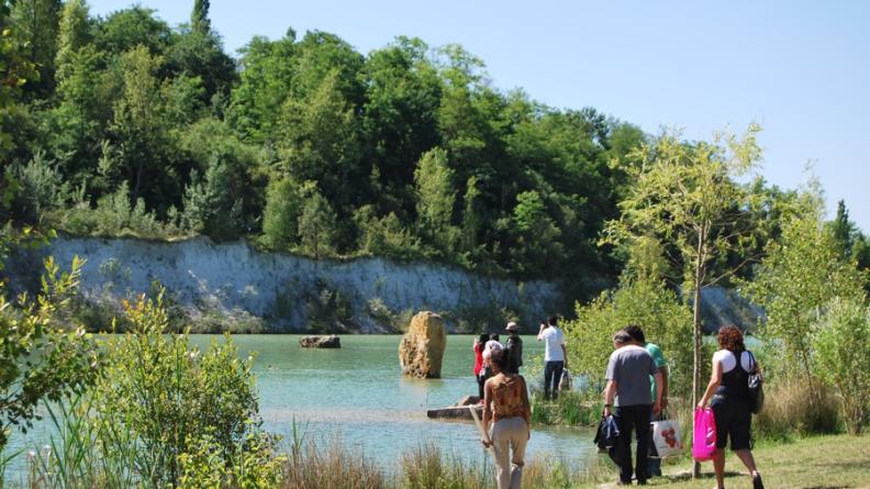 Le parc de l'Ermitage est lui aussi issu de la reconversion d'une ancienne carrière (liée à l'exploitation d'une cimenterie), aujourd'hui, la richesse végétale de ce site a justifié son classement en ZNIEFF et en fait un lieu de promenade et de loisirs privilégié - Lormont