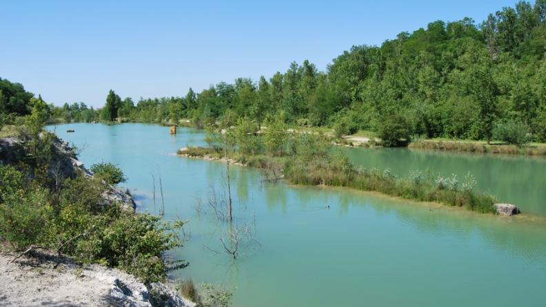 Le parc de l'Ermitage est lui aussi issu de la reconversion d'une ancienne carrière (liée à l'exploitation d'une cimenterie), aujourd'hui, la richesse végétale de ce site a justifié son classement en ZNIEFF et en fait un lieu de promenade et de loisirs privilégié - Lormont