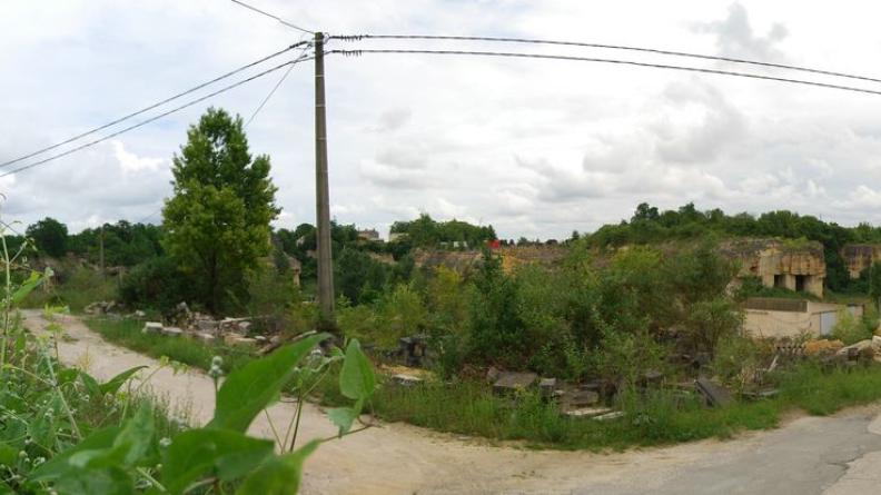 Les carrières ont sculpté un paysage particulier, malheureusement peu lisible - Prignac-et-Marcamps