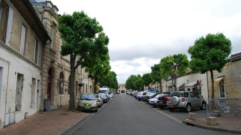 Une belle rue plantée en cœur de bourg - Saint-André-de-Cubzac