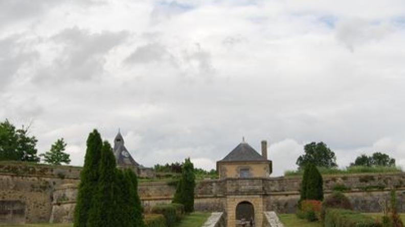 L'entrée sud de la citadelle de Blaye et ses défenses massives