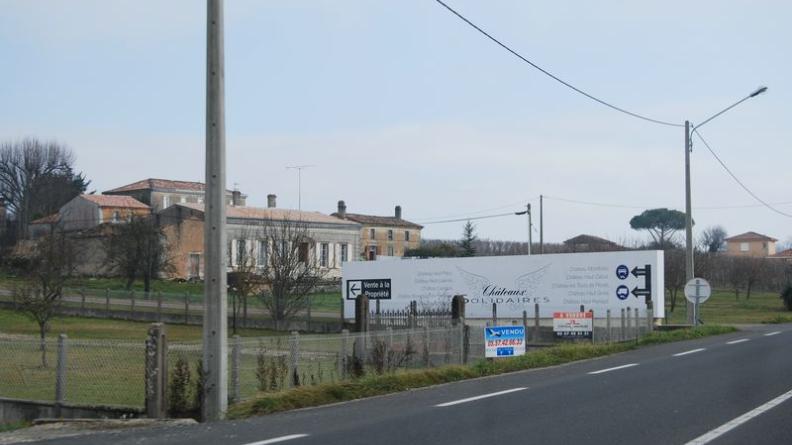 Les panneaux prennent des proportions trop imposantes - Cars