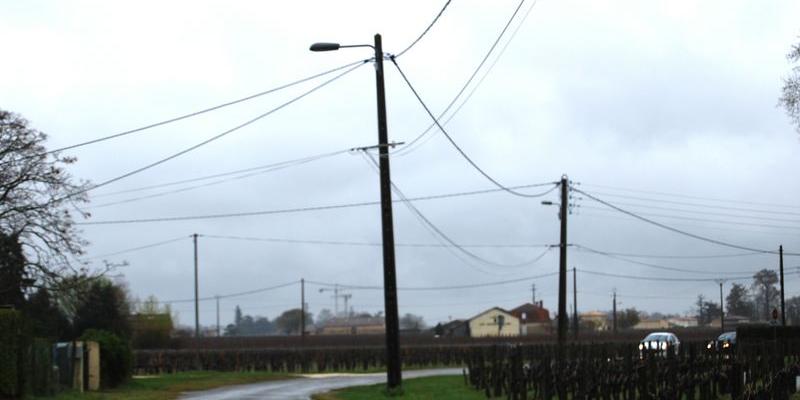 Les réseaux aériens sont très perceptibles dans ces paysages - Libourne 