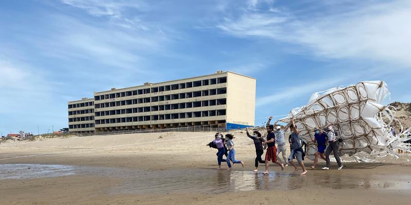 Lâcher de structure géante au collège Georges Mandel de Soulac