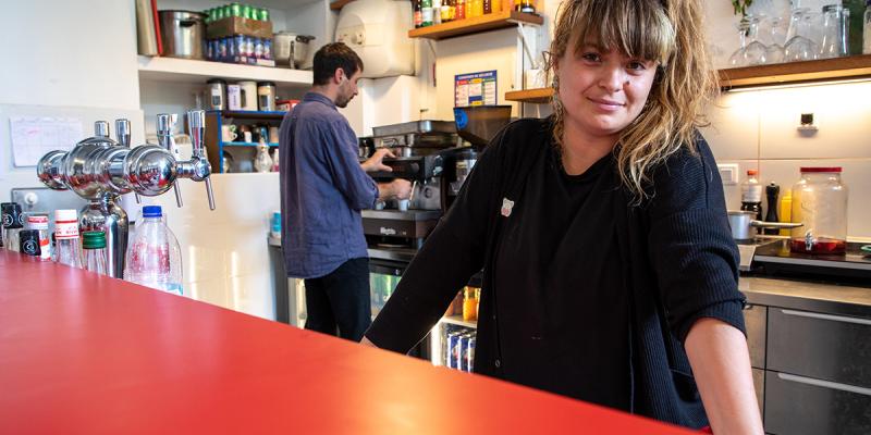 café pompier portrait