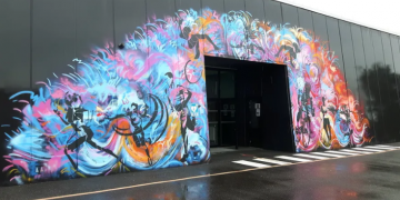 La fresque à l'entrée du gymnase de Mios