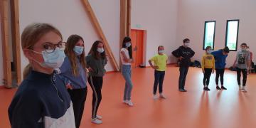 Acting and singing in English