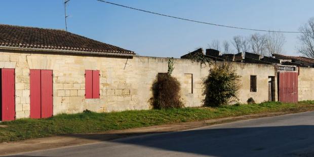 Cette belle façade continue à Plagne souffre de l'abandon de certaines habitations - Saint-André-de-Cubzac 