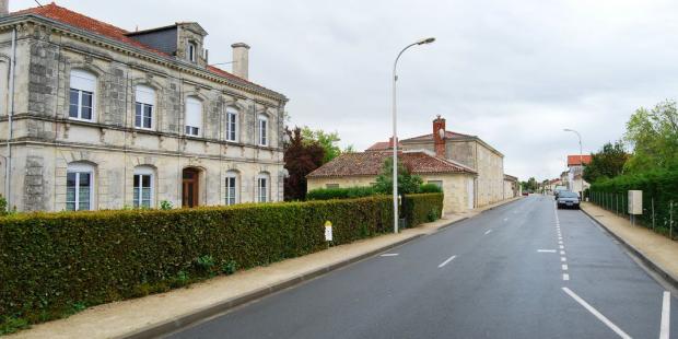 Plus aéré, le cœur de Talais est valorisé par de belles bâtisses - Talais