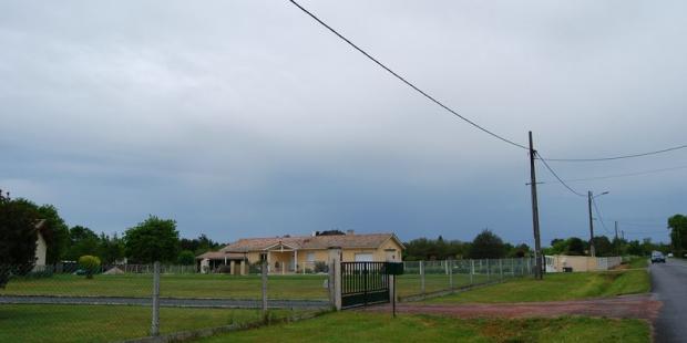 En périphérie des bourgs, la structure urbaine laisse place à l'éparpillement - Talais 