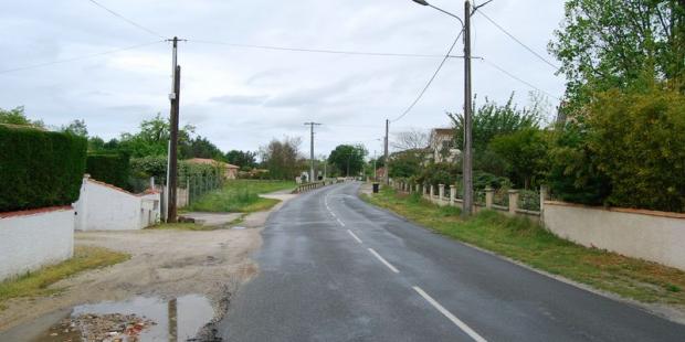 L'espace public est inexistant et les bords de route peu accueillants - Queyrac