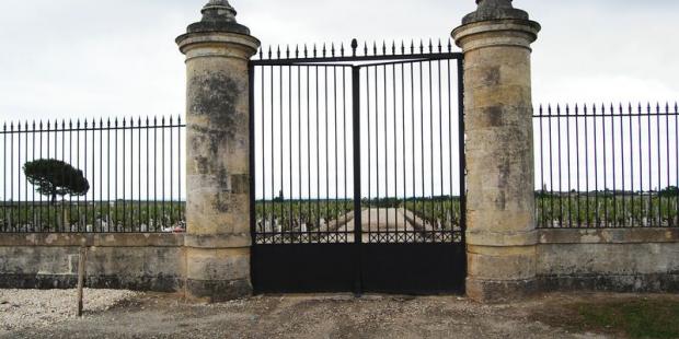 Ce portail monumental souligne le domaine de Château-Beau-Site, aux portes du hameau de Saint-Corbian - Saint-Estèphe 