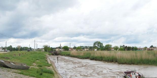 Le port de la Chapelle s'immisce légèrement dans les terres - Saint-Estèphe