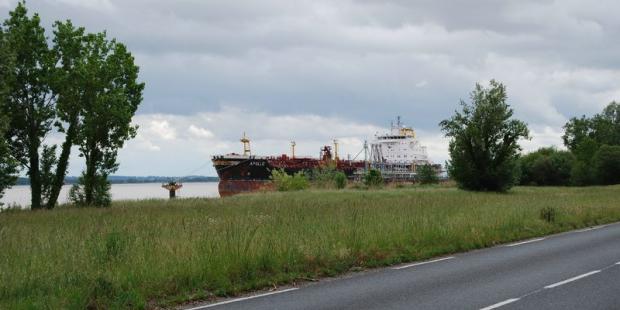 Les gros porteurs rappellent le rôle premier de l'estuaire en termes de transports - Saint-Estèphe 