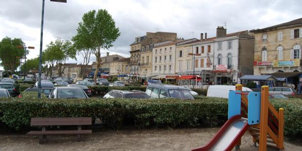 Les quais de Pauillac, aujourd'hui occupés en grande partie par les voitures, méritent un réaménagement