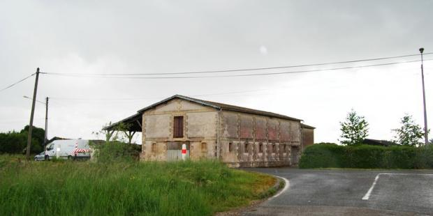 Bâtisse agricole ancienne, implantée en bordure de la D209 - Ludon-Médoc 