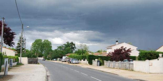 Le pavillonnaire implanté au fil de la route ne génère pas d'espace public - Ludon-Médoc