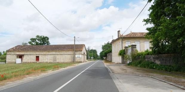 Château Madran, encadré par ses vignes à l'est et la Garonne à l'ouest - Saint-Louis-de-Montferrand 