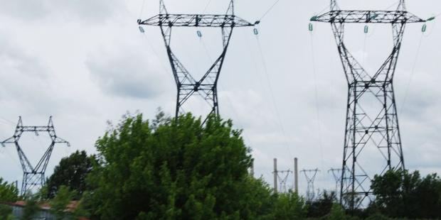 Les lignes à haute tension marquent autant les espaces agricoles ouverts que les bocages - Ambès