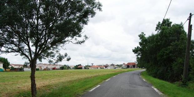 La forme assez compacte du bourg d'Ambès est contredite par certaines opérations récentes - Ambès 