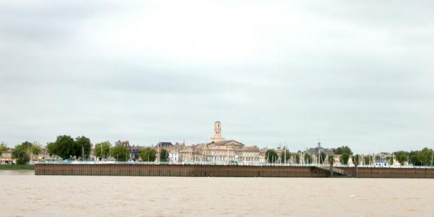 Les palplanches du port de plaisance dévalorisent la silhouette de Pauillac