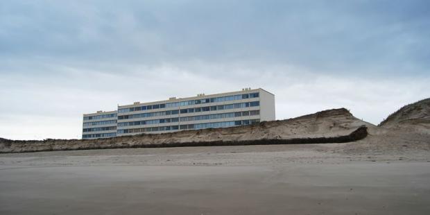 'Le Signal' est aujourd'hui fortement menacé par l'érosion côtière - Soulac-sur-Mer5-005 - Le casino face à l'océan - Soulac-sur-Mer