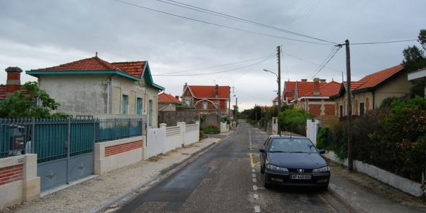 Ces villas, groupées en vastes ensembles pavillonnaires, constituent la majeure partie de la ville - Soulac-sur-Mer