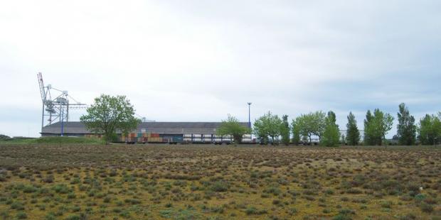 Aujourd'hui, l'activité pétrolière a laissé la place au transit de conteneurs - Le Verdon-sur-Mer