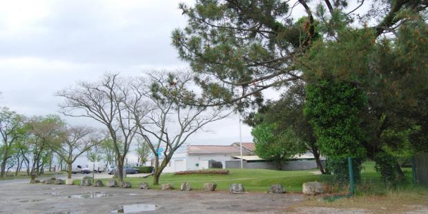 Parking peu amène à proximité du port du Verdon-sur-Mer